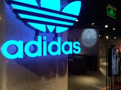 店内环境-阿迪达斯(百联徐汇商业广场运动旗舰店)