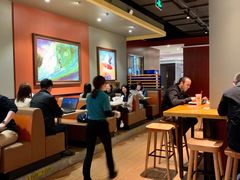 用餐区-The Habit Burger Grill 哈比特汉堡(复兴soho店)