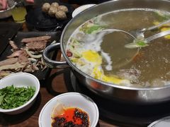 -乡土黄·鲜牛肉火锅·小龙虾(兴业街店)