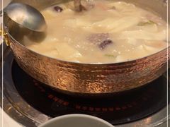 -洪氏嗨捞·广东猪肚鸡·椰子鸡火锅(西咸万象城店)