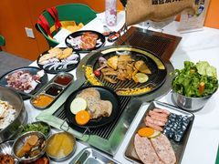 -山野的朋友露营炭火烤肉