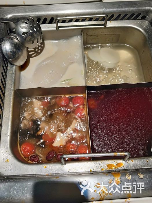 海底捞火锅(五角场店)四宫格锅底图片 - 第1张