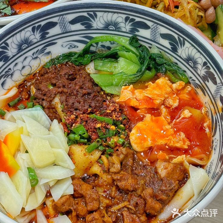 来西安吃正宗油泼面就选三秦香招牌四合一