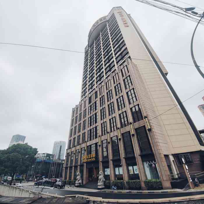 上海绿地九龙宾馆-"连续住了五天,因为酒店翻新过,所以底楼大.