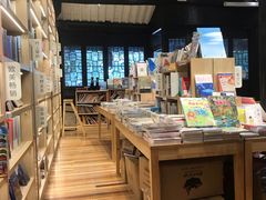 -猫的天空之城概念书店(杭州南宋御街店)