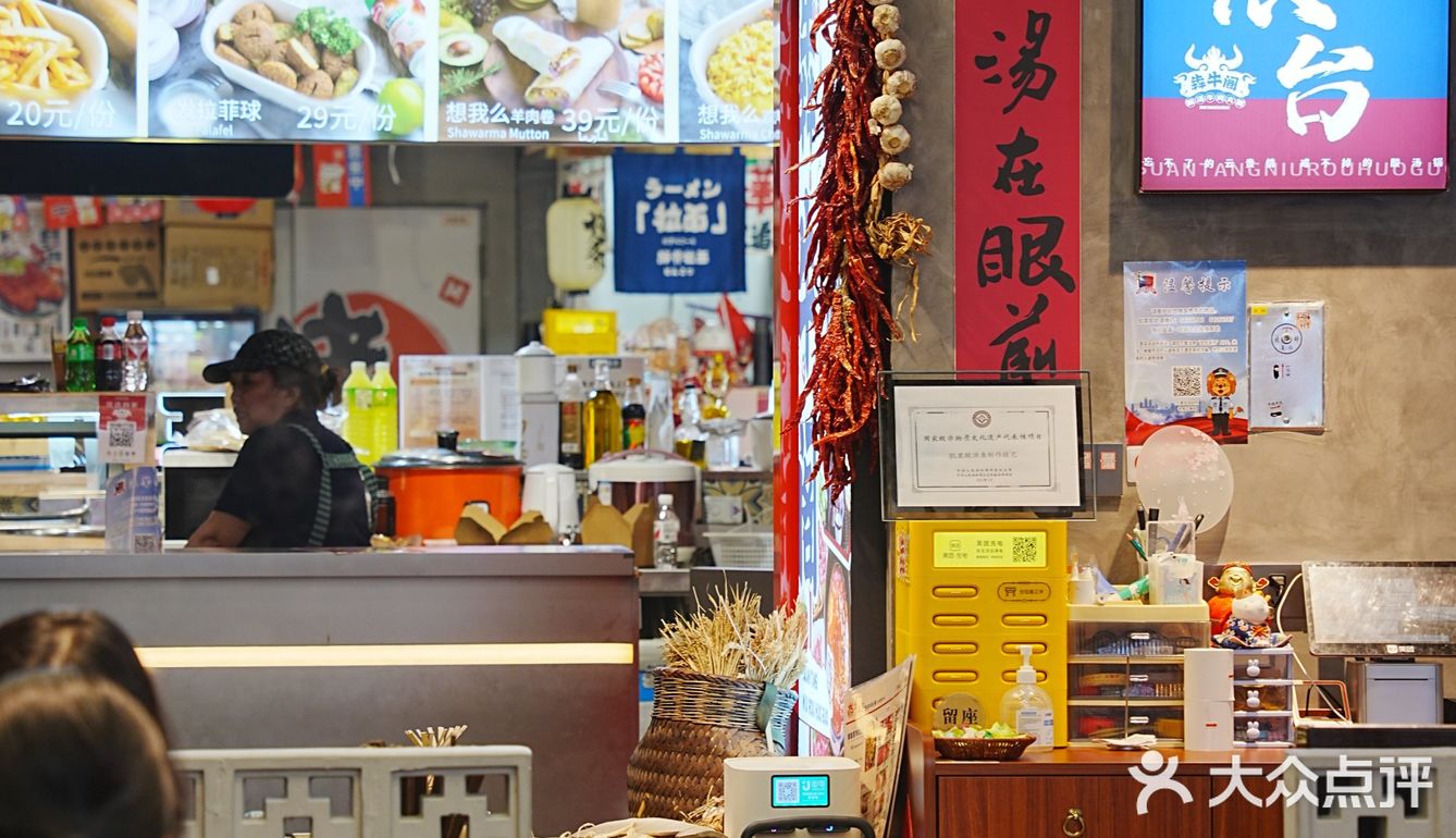 犇牛阁酸汤牛肉火锅，云贵美味一锅收！