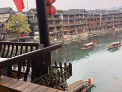 -临江餐馆二楼美食部落