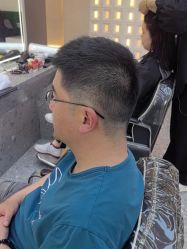 -苏豪美发S A L O N烫发染发