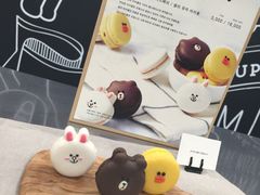 -LINE FRIENDS Garosu-gil Flagship Store