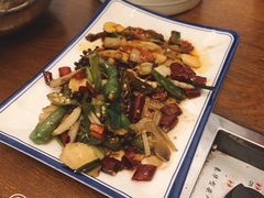 -黄利砖万峰林布依特色酸笋牛肉馆