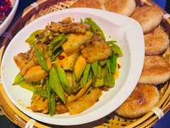 -粉墨特色菜·烧烤音乐酒馆