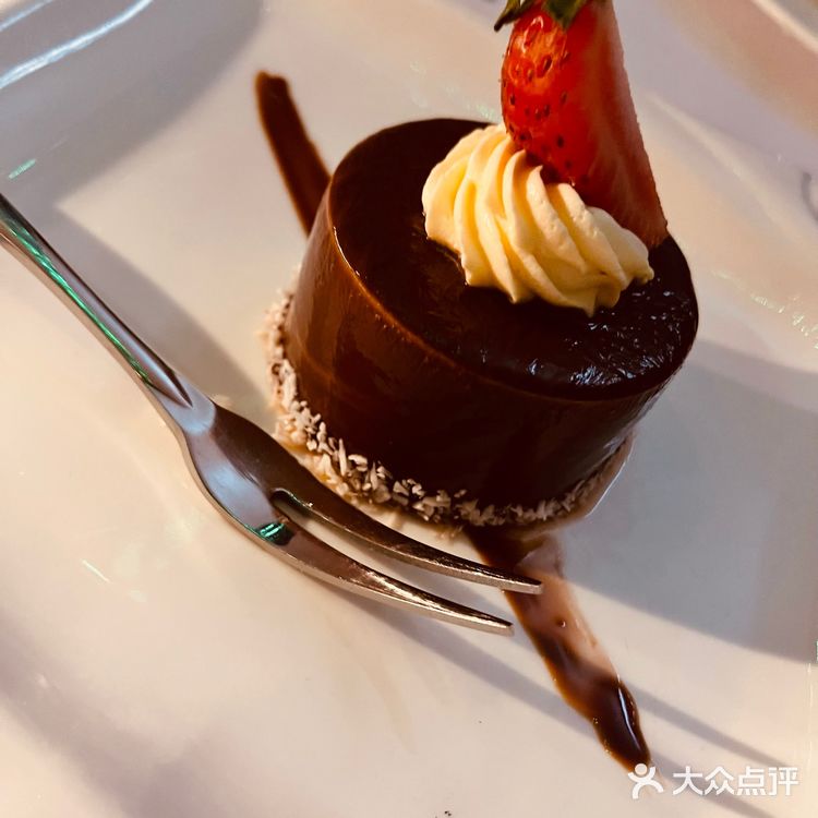 作为本地人第一次登上龙塔，龙塔的夜景还是美的