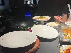 -野山舂·贵州现舂酸汤火锅(鸿通城店)