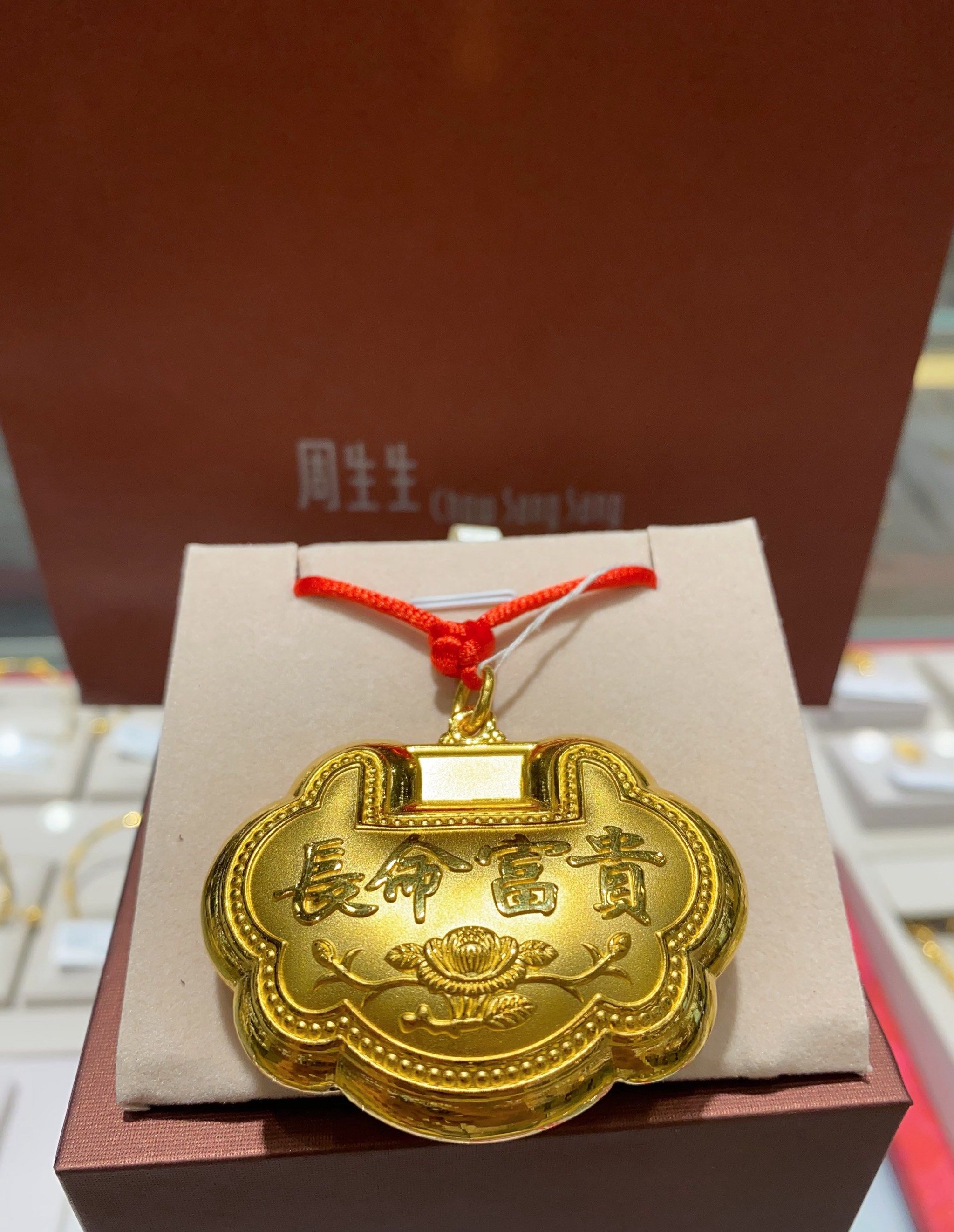 很多家庭会给孩子办满月酒,这
时候还要给孩子准备礼物,如果是长辈