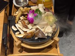 -一朵菌·野生菌探索家火锅(南亚店)