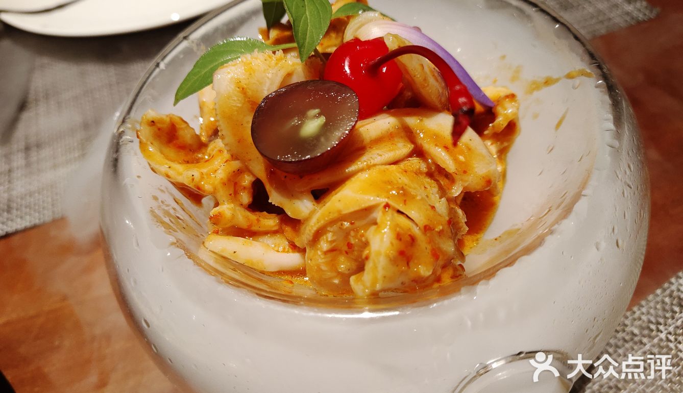 这道我不推荐。白玉贝口感很劲道，锻炼咬肌