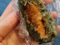 咸蛋黄肉松青团-海曙西区老大房(孝闻街店)