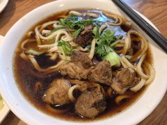 牛肉面-清真吴记门钉肉饼·喜多利