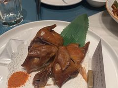 玻璃皮润烧乳鸽-大树餐厅(益田假日店)