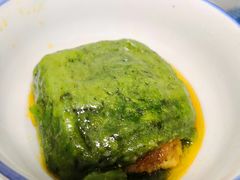 艾叶咸蛋黄肉松青团-王家沙点心店(南京西路总店)
