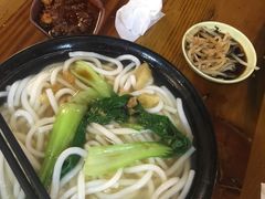 -丽虹云南过桥米线(兴工街店)