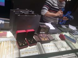 -周大福CHOW TAI FOOK(金汇广场珠宝店)