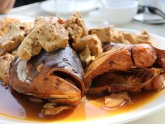 豆腐炖胖头鱼-望湖烤鱼