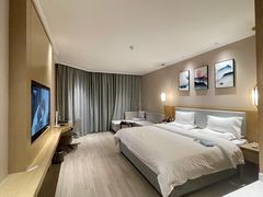 -南宁世纪君悦大酒店(青秀万达滨湖路地铁站店)