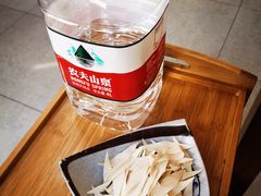 -毛辣果·贵州红酸汤牛肉火锅(西单店)