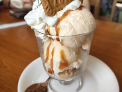 -Chom Cafe and Restaurant
