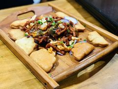 东镇烤三味-老东镇啤酒屋海鲜加工·蒸汽海鲜·海鲜烧烤(台东店)