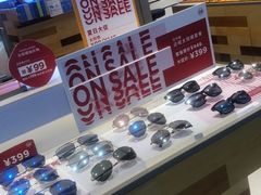-LOOK眼镜·蔡司依视路配镜(宝山万达店)