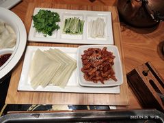 -娜仁图雅蒙古美食村(33小镇店)