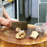 这不是我们从小吃的陈林鸭子吗？开进夫子庙啦！