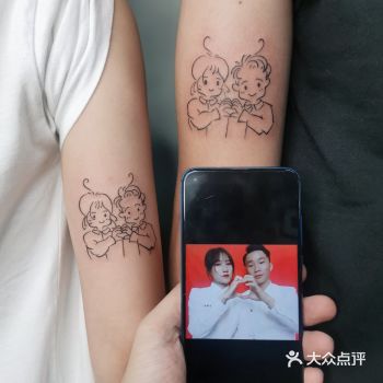 今天的客人是一对刚刚领证结婚的小夫妻 昨天是男生找到