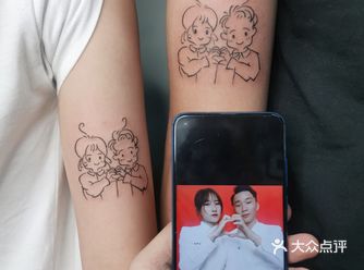 今天的客人是一对刚刚领证结婚的小夫妻 昨天是男生找到