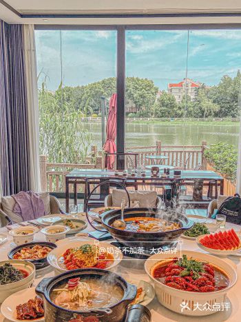 这家店在南京已经开了几十年了 因为这里的环境特别好