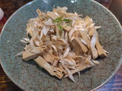 自制泉水豆腐皮-魁盛居百年鲁菜馆(县西巷店)