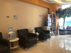 -瑞尔齿科(南京东路名人诊所)