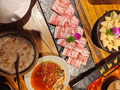 -老牌坊云南鱼豆花火锅(爱建店)