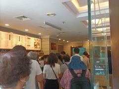 等位区-国际饭店·帆声西饼屋(黄河路店)