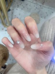 -悦指间美甲美睫