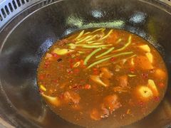 -哈尔滨烧烤·山河村铁锅炖(交大店)