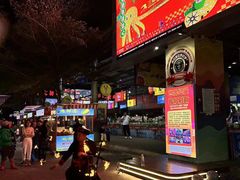 -三亚火车头万人海鲜广场