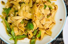 Stir-Fried Tofu Skin with Green Chili
