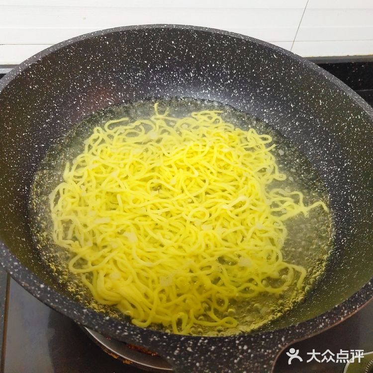 简易晚餐——非常开胃的老干妈鸡蛋炒拉面