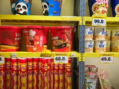 -咻啵翔翔零食基地(万达广场店)