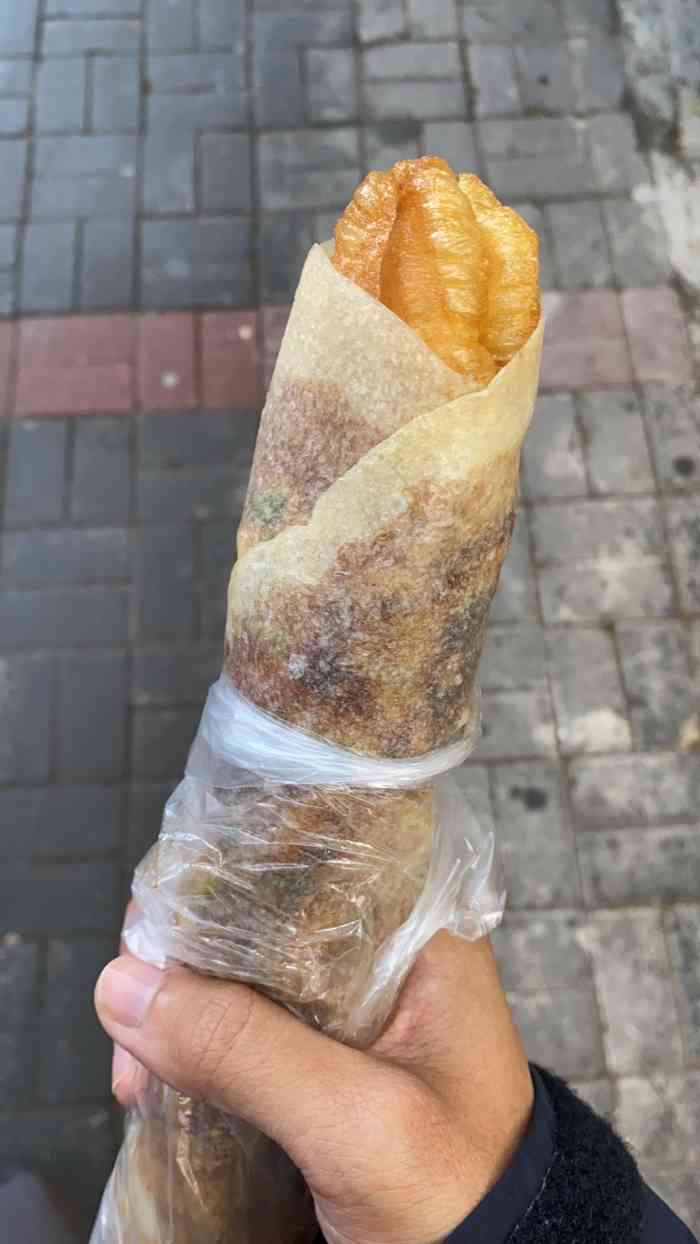 商专包饼油条-"他家原来是在商专对面摆的,现在搬到六中后..."-大众点