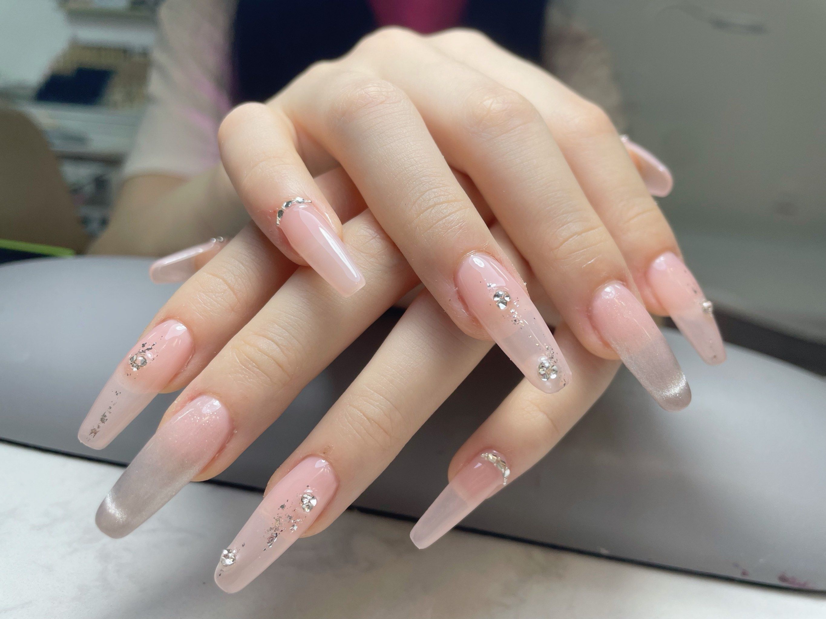 裸粉色美甲