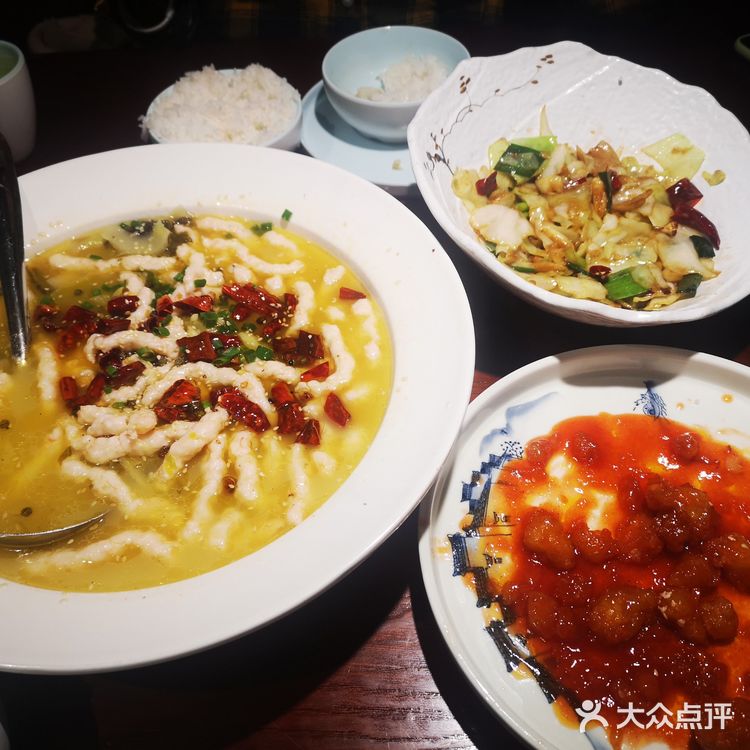假期来宁春城吃饭的人真是人山人海哦，好不容易找到了一